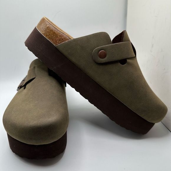 CUSHIONAIRE Women's Cork Footbed Platform Clog 8 OLIVE - Picture 6 of 7